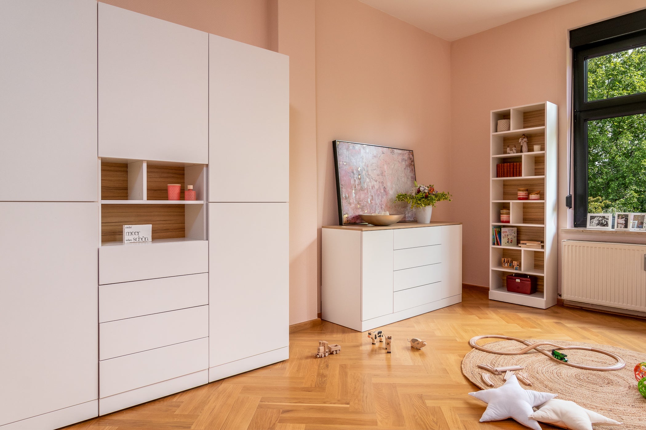 Schlafzimmermöbel im Set bei Liegewiese mit Schrank, Kommode und Wandregal, Schlafzimmerschrank, Kommode, Wandregal