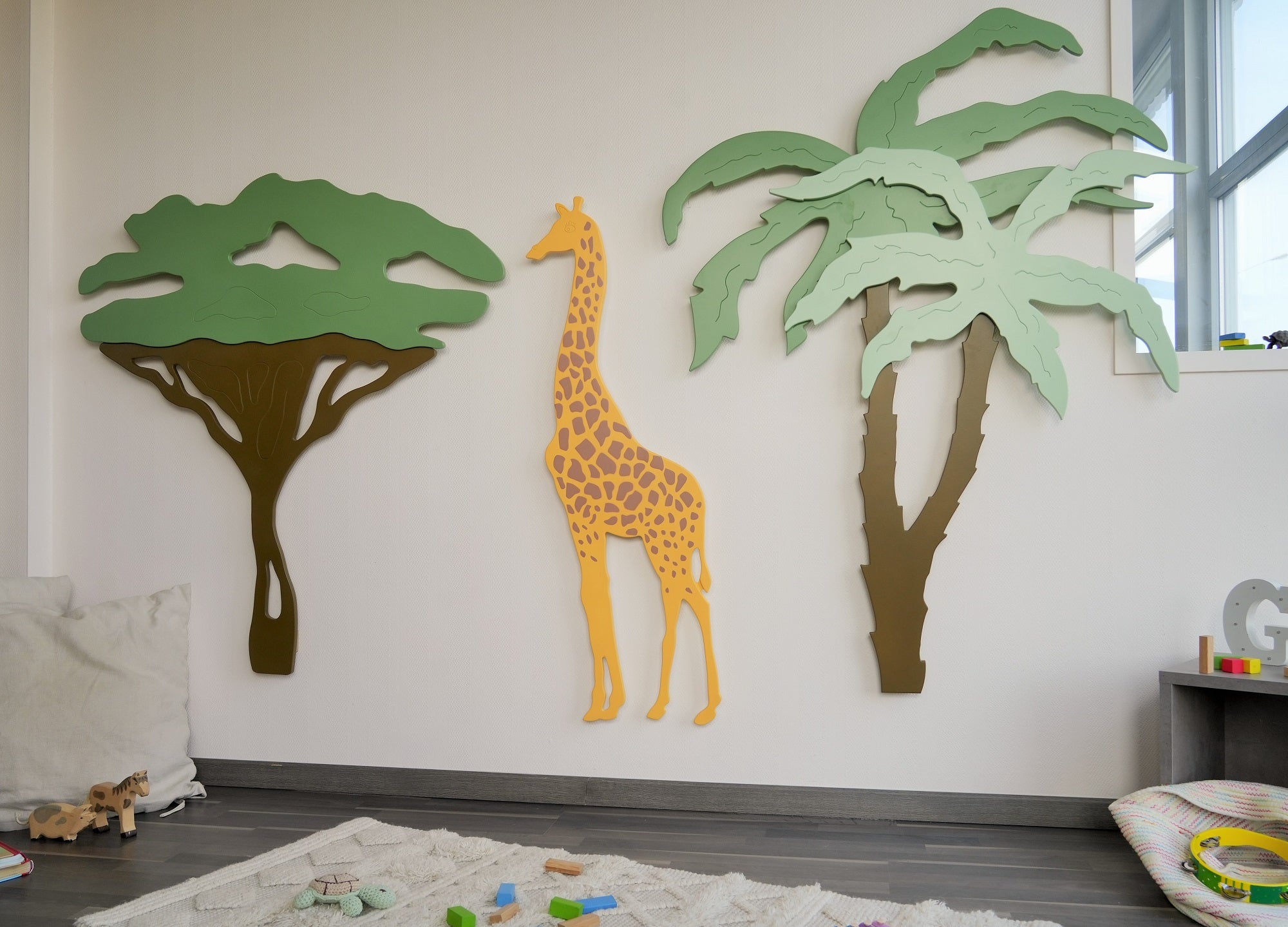 Wanddekoration Kinderzimmer mit Akazie, Giraffe und Palme