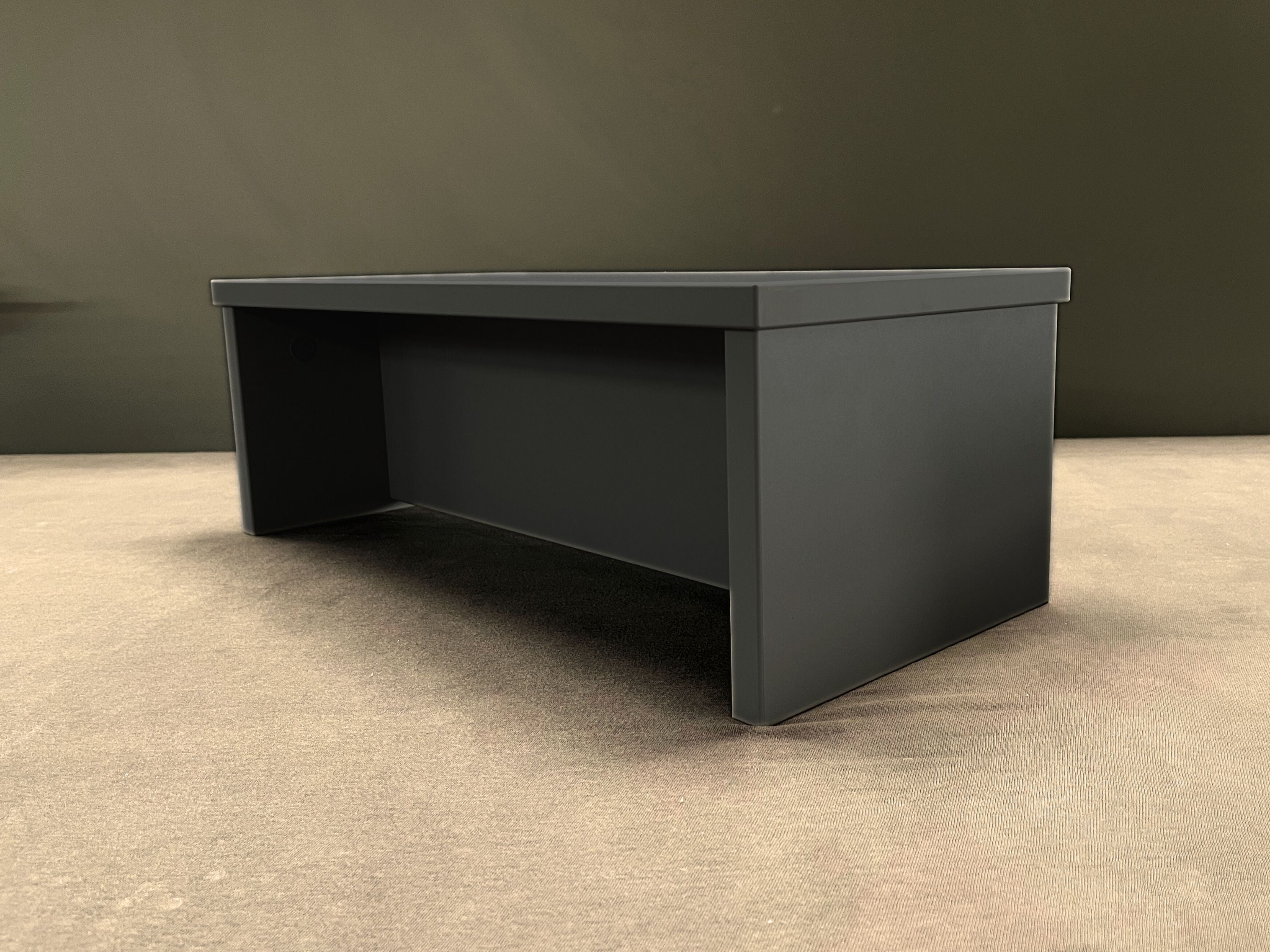 Graphitschwarzes Trittchen für Familienbett