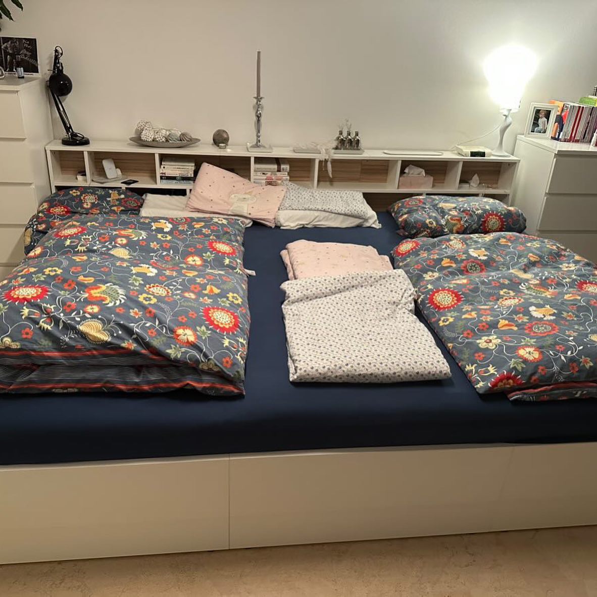 Familienbett Brunella in weiß/ Coco Bolo in hellem Schlafzimmer