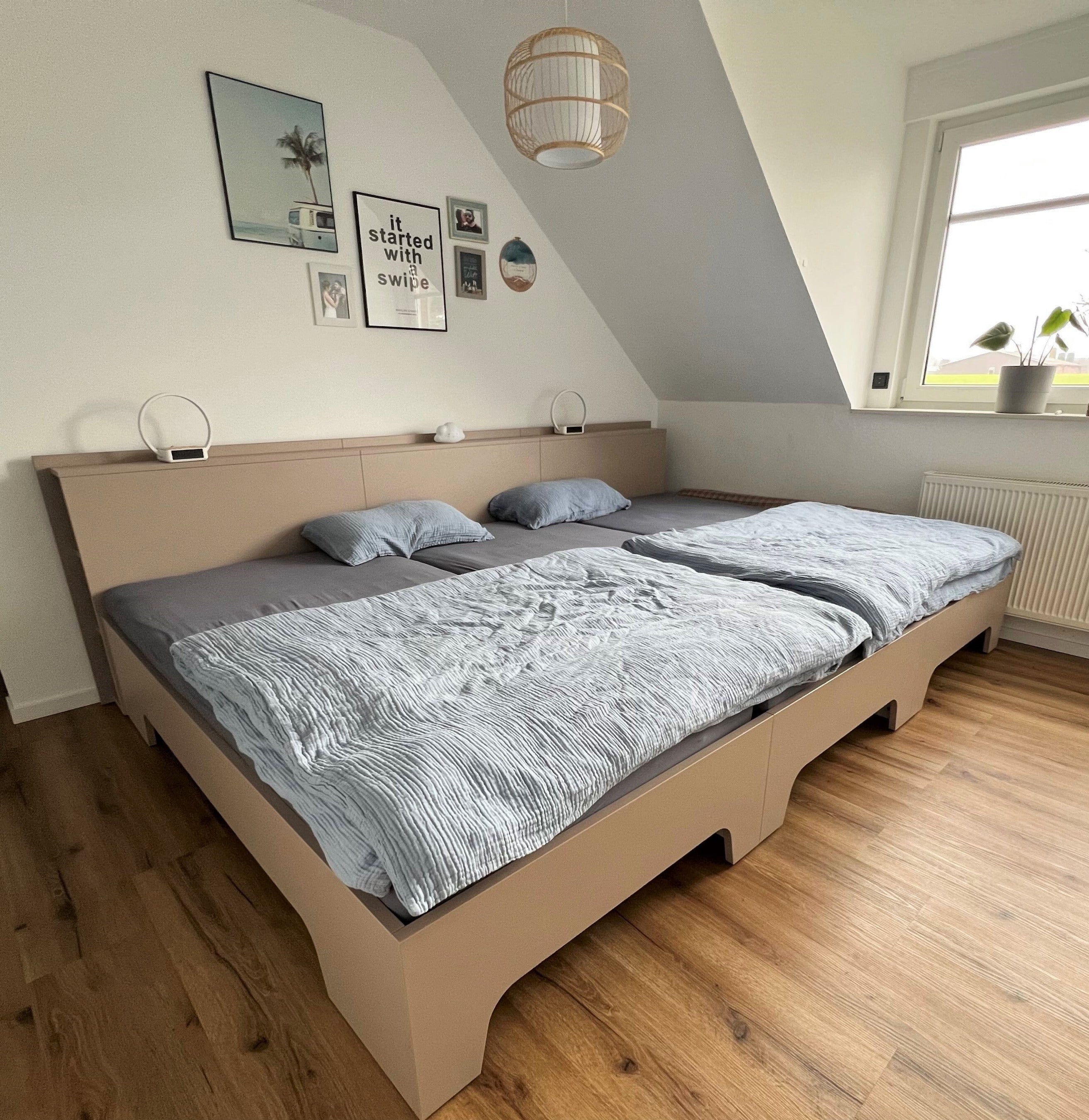 Mandelbeigefarbenes Familienbett Salvia 3m in Schlafzimmer