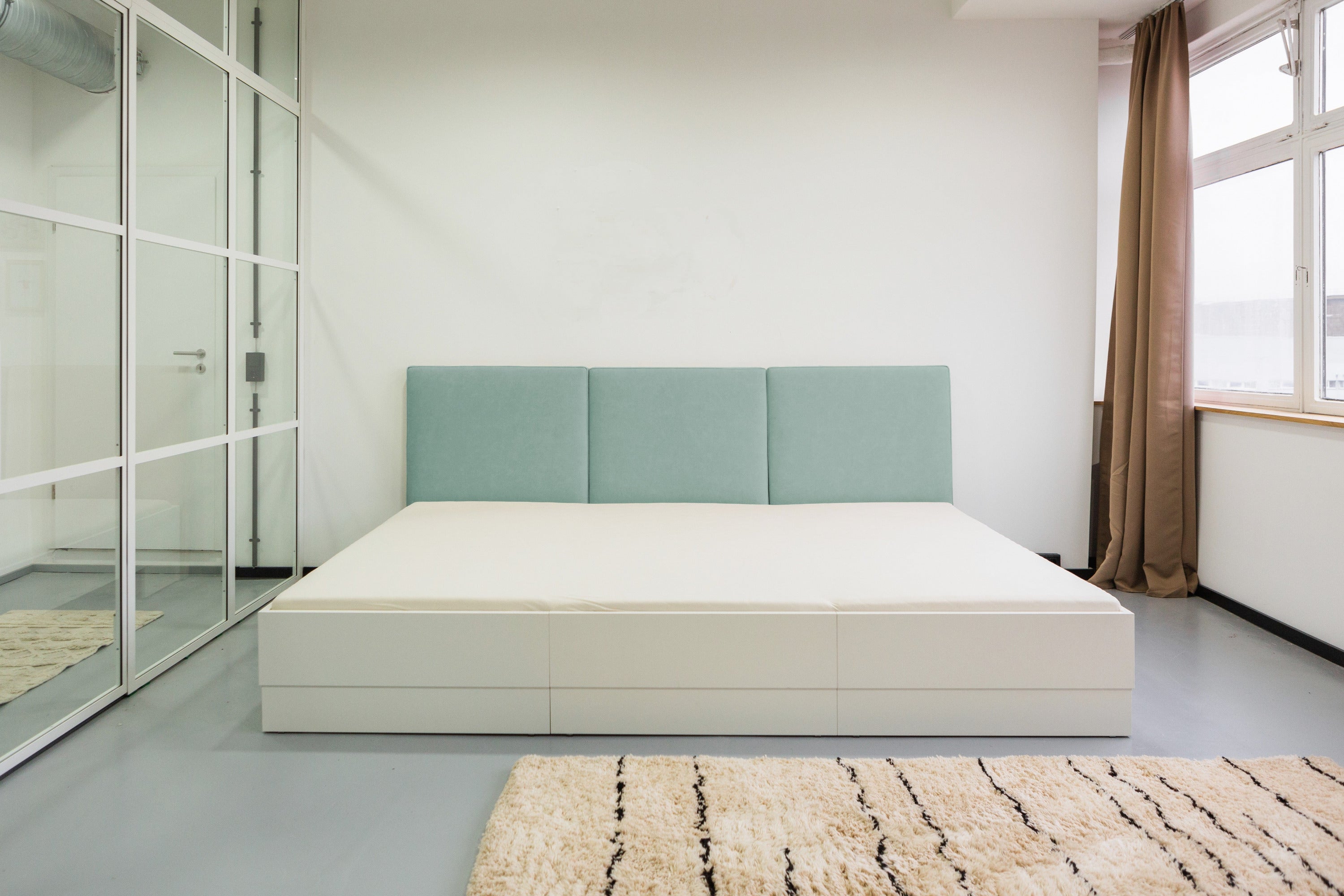 Hellblaues Familienbett Magnolia aus Lederimitat