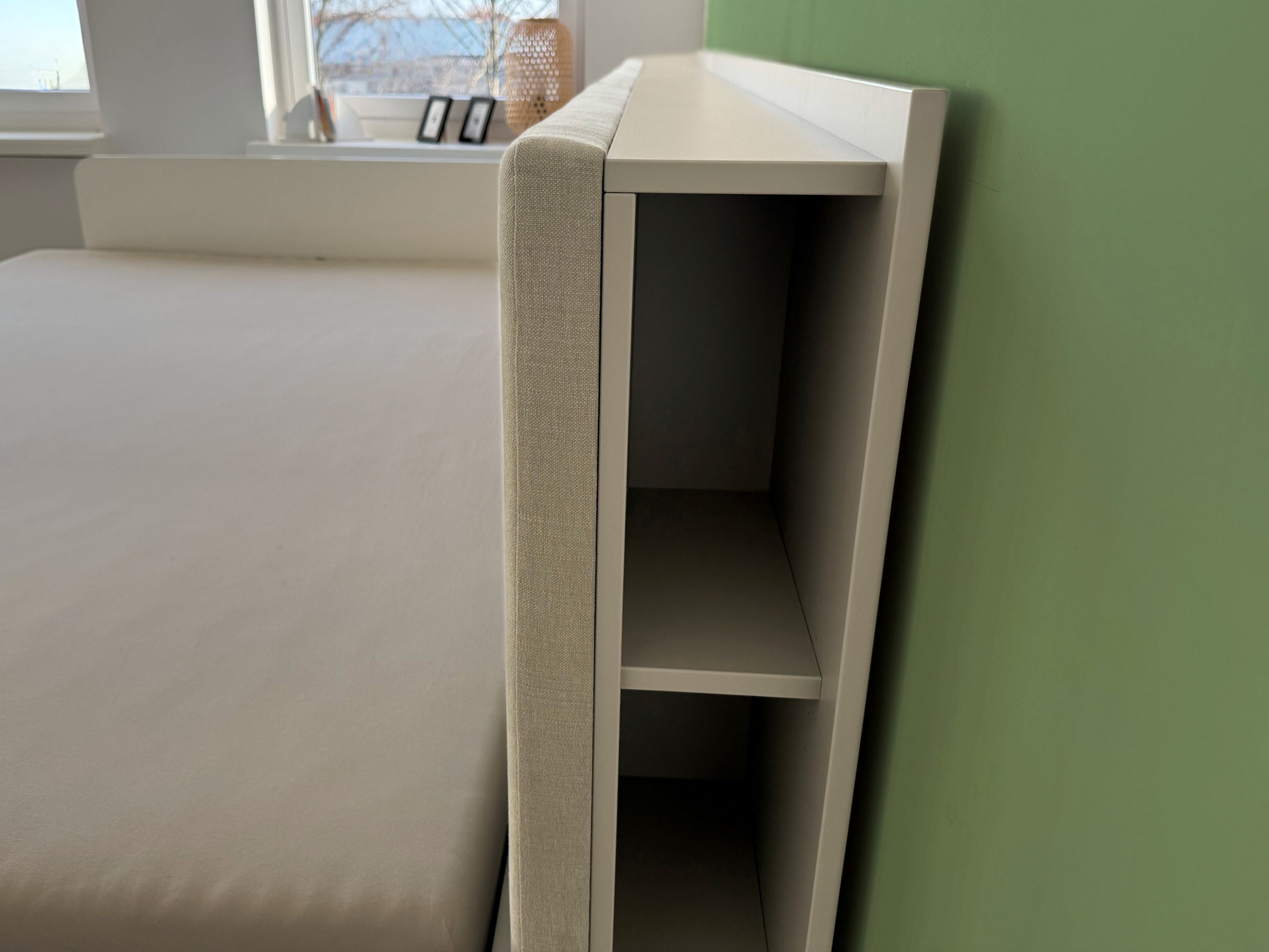 Ablageregal für gepolstertes Familienbett Magnolia in hellbeige