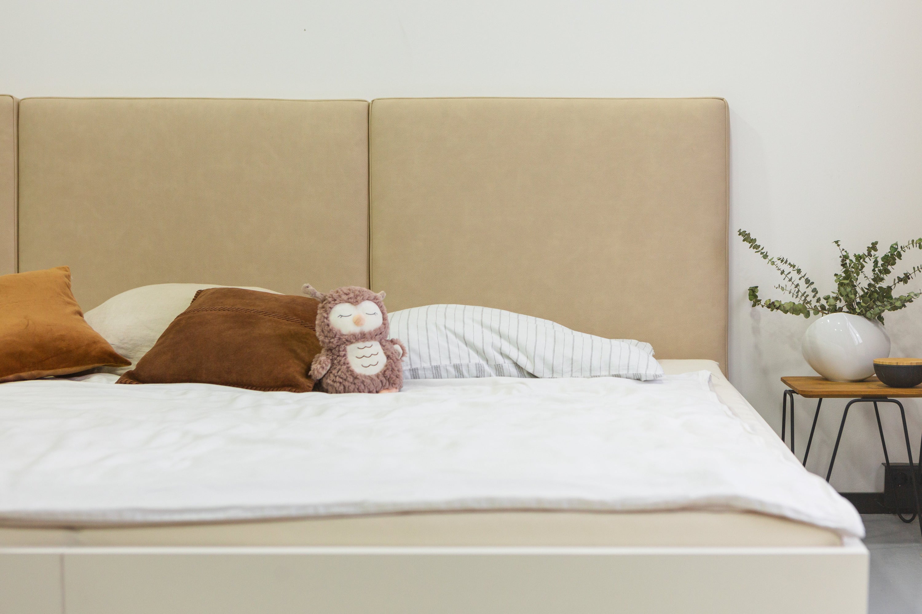 Familienbett Magnolia mit Kunstleder-Kopfteil in beige