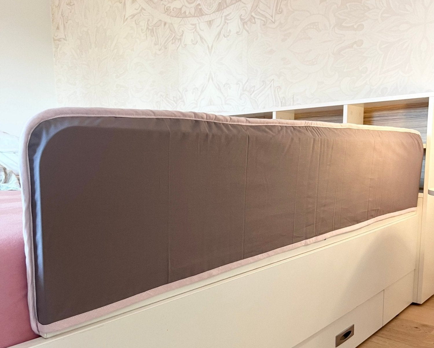 Lila Polster für den Rausfallschutz "Lavendel" von Liegewiese Familienbett