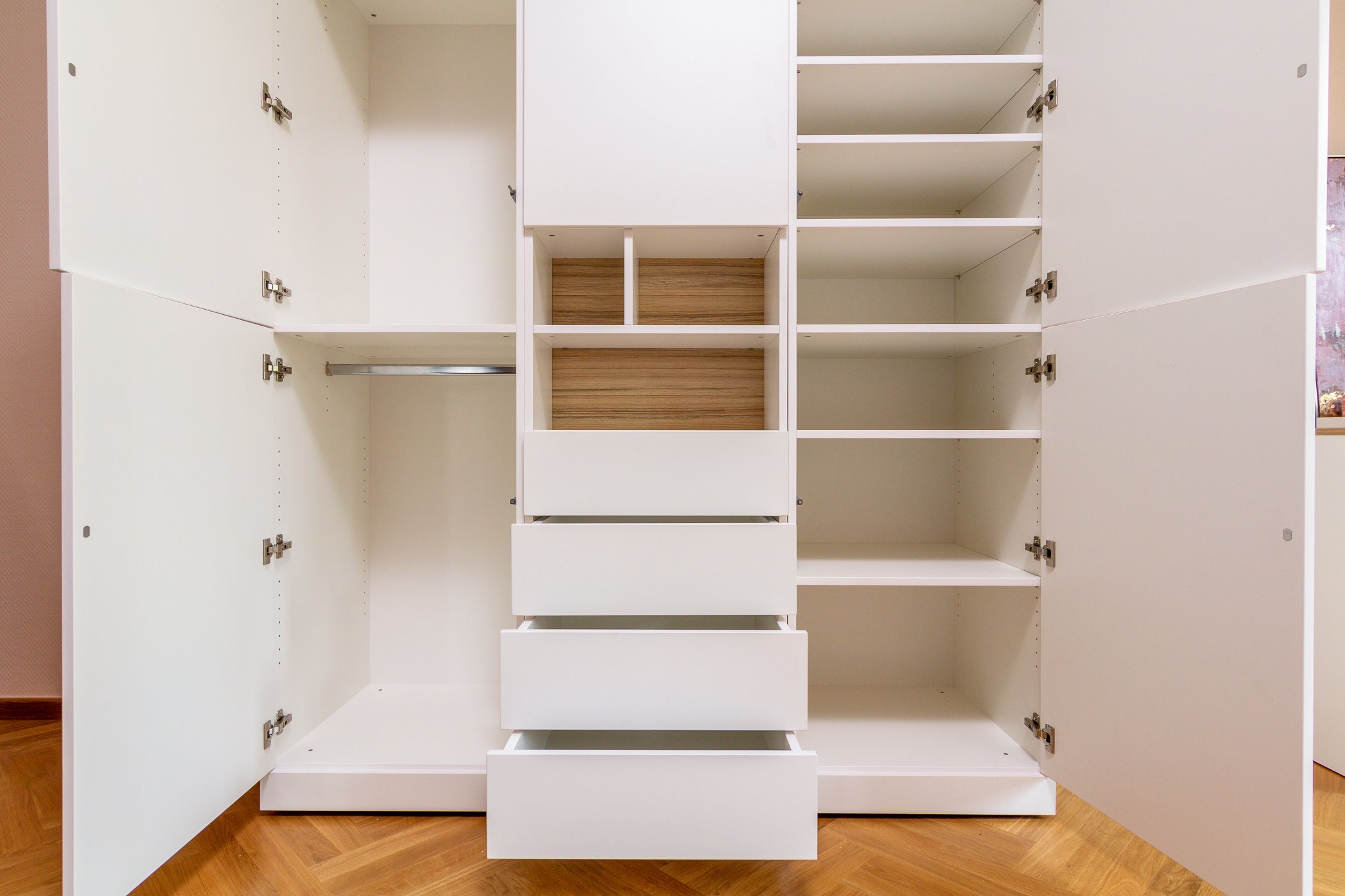 Das Schrankset von Liegewiese zählt zu den kinderfreundlichen Familienmöbeln der Marke.