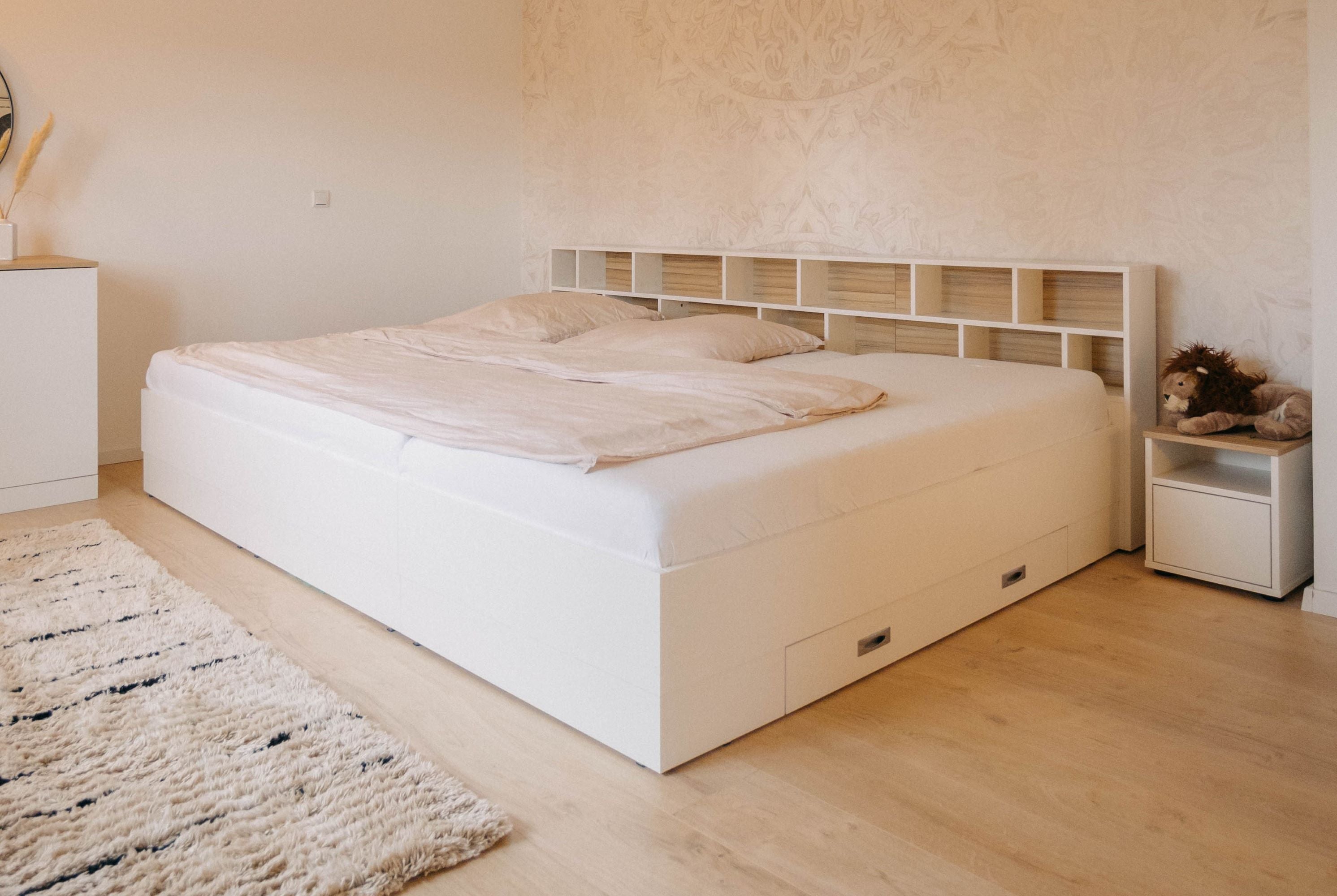 Liegewiese Familienbett Brunella mit Regal im Kopfteil