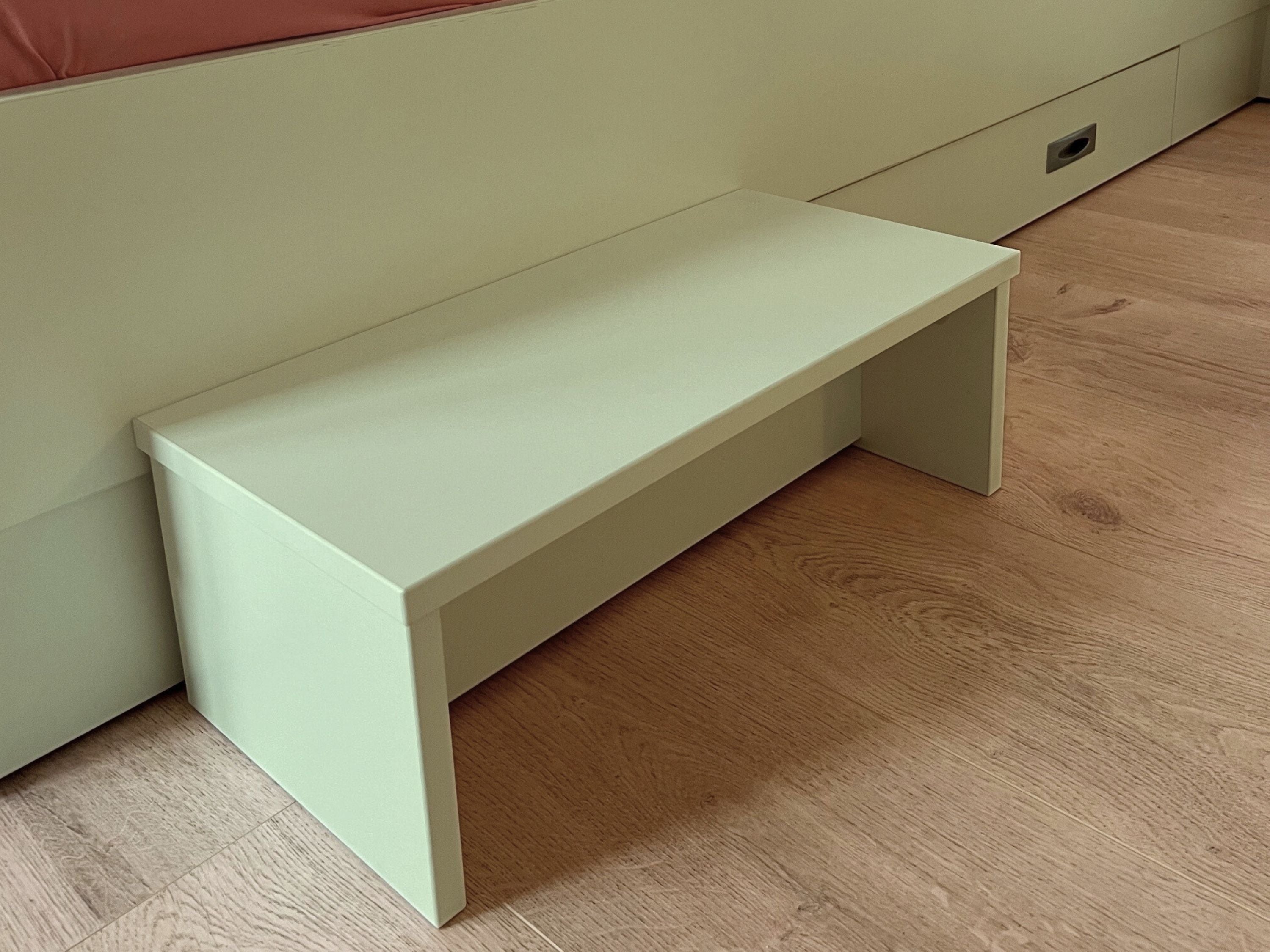 Liegewiese Fußtrittchen für Familienbett in salbeigrün