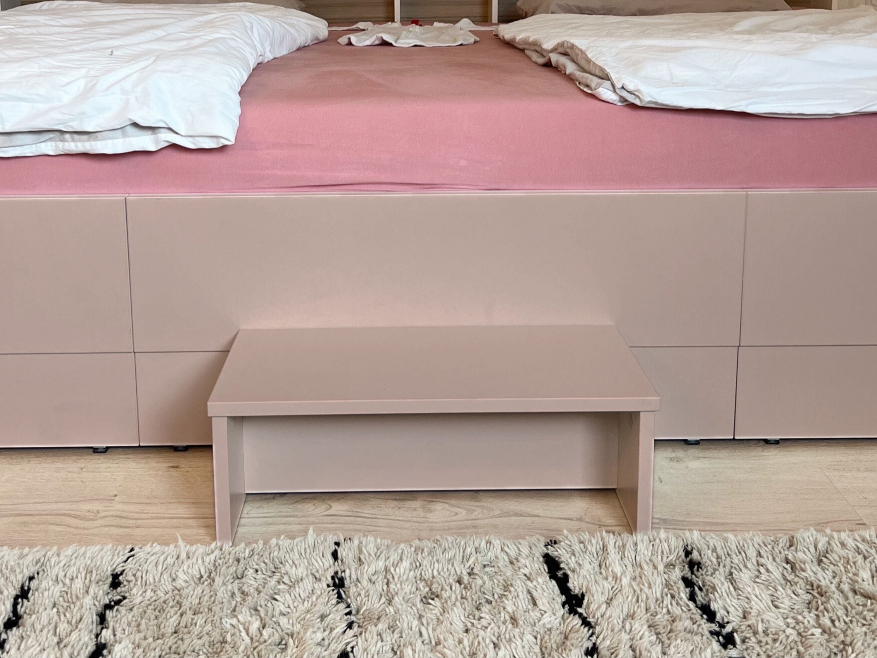 Einstieghilfe in mandelbeige für Familienbett