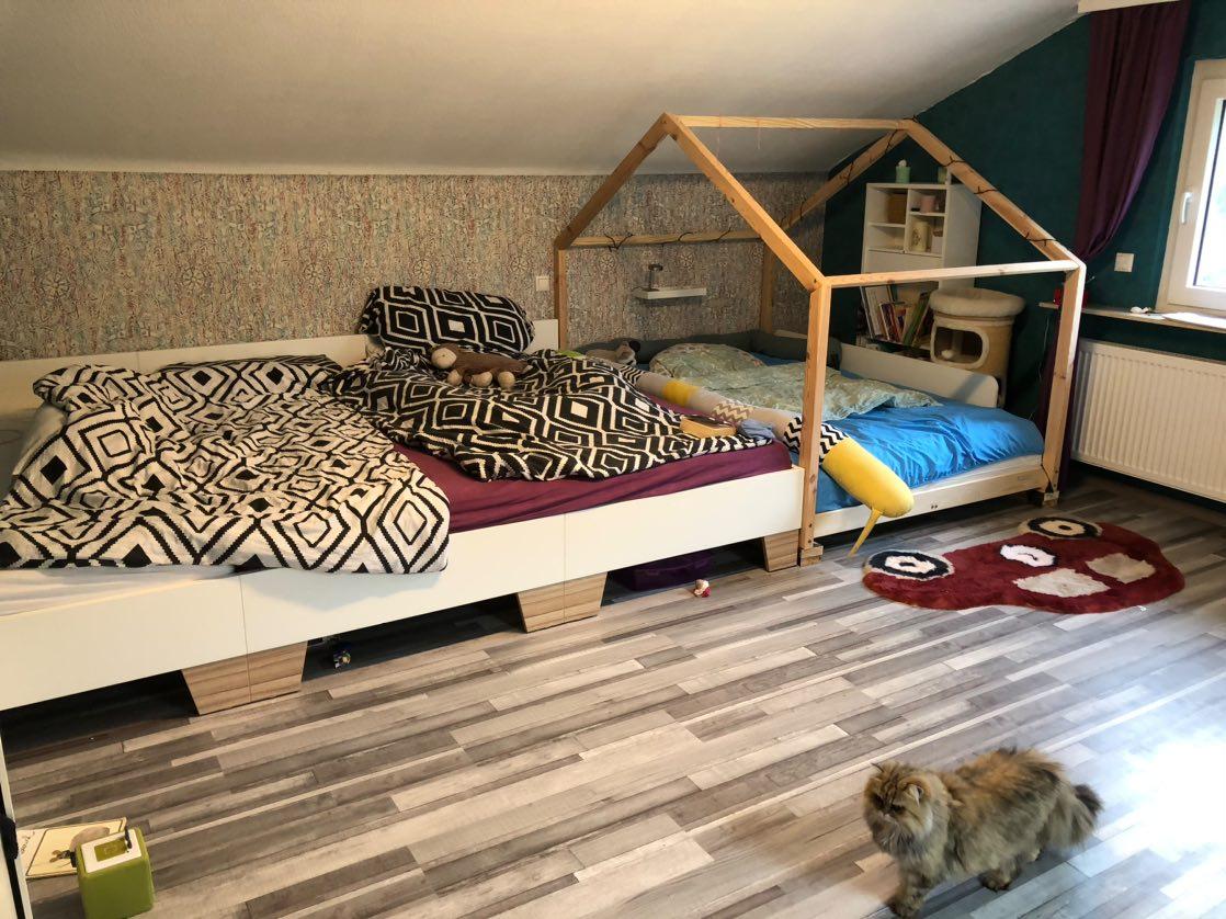 Familienbett Malva 300 cm in weiß Coco Bolo mit Kinderbett