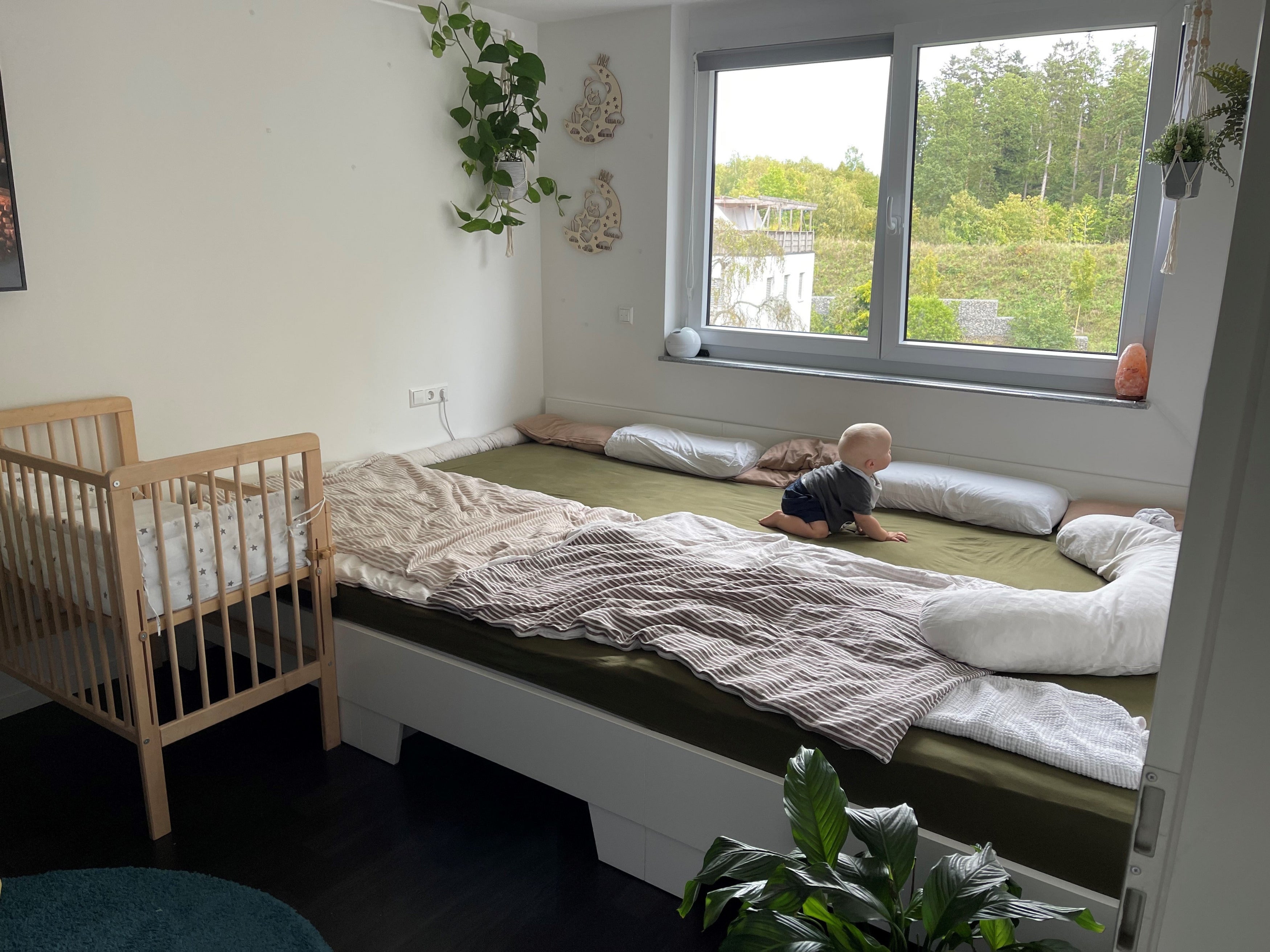 Sonderangefertigtes Familienbett Malva in weiß mit Zustellbett