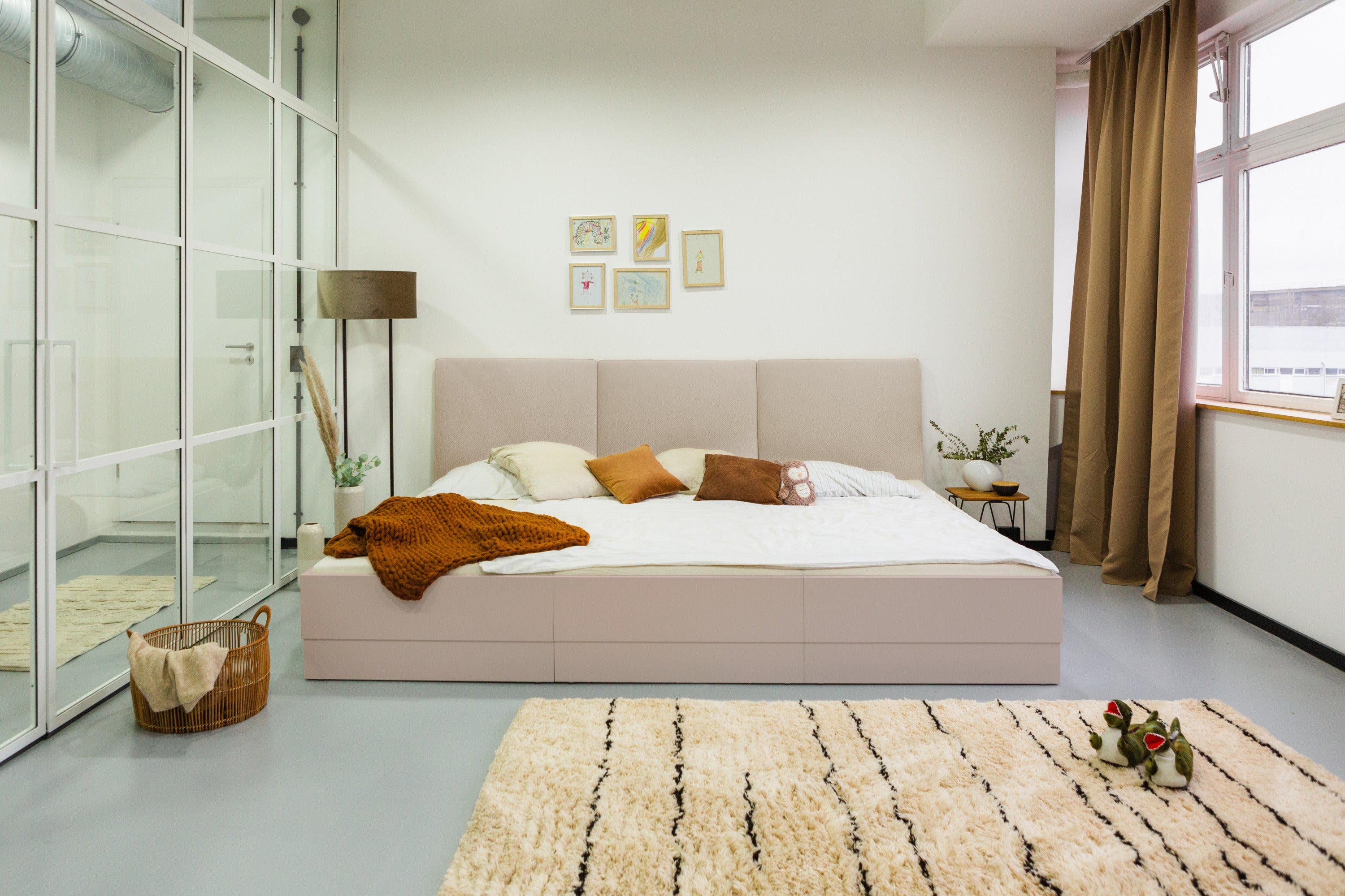 Gespolstertes Familienbett Magnolia in der Farbe Mandelbeige 270x200