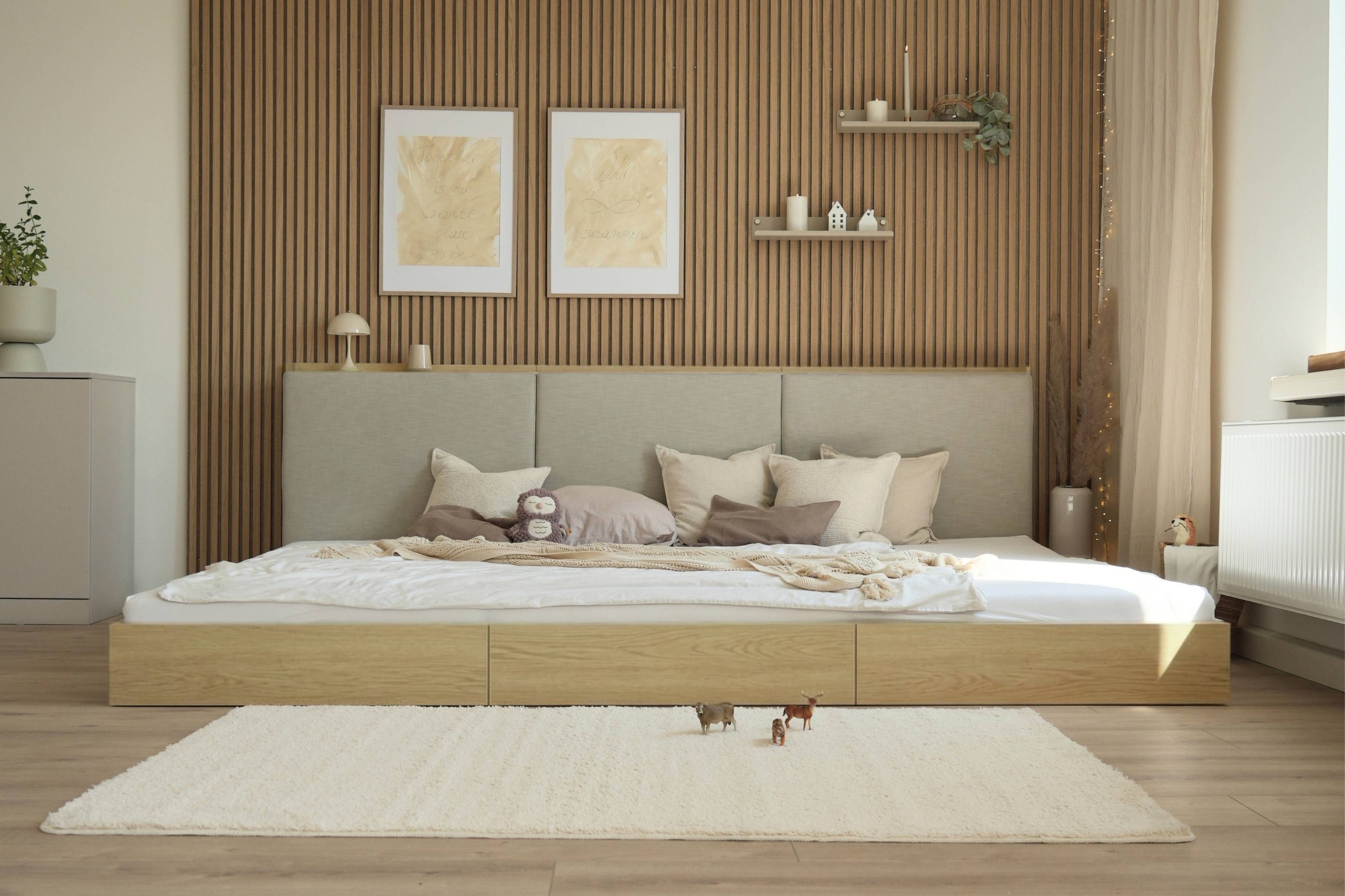 Camilla Bodenbett in Eiche Dekor / Beige in modernem Schlafzimmer