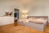 Familienbett Brunella mit Bettregal in Mandelbeige-Greige