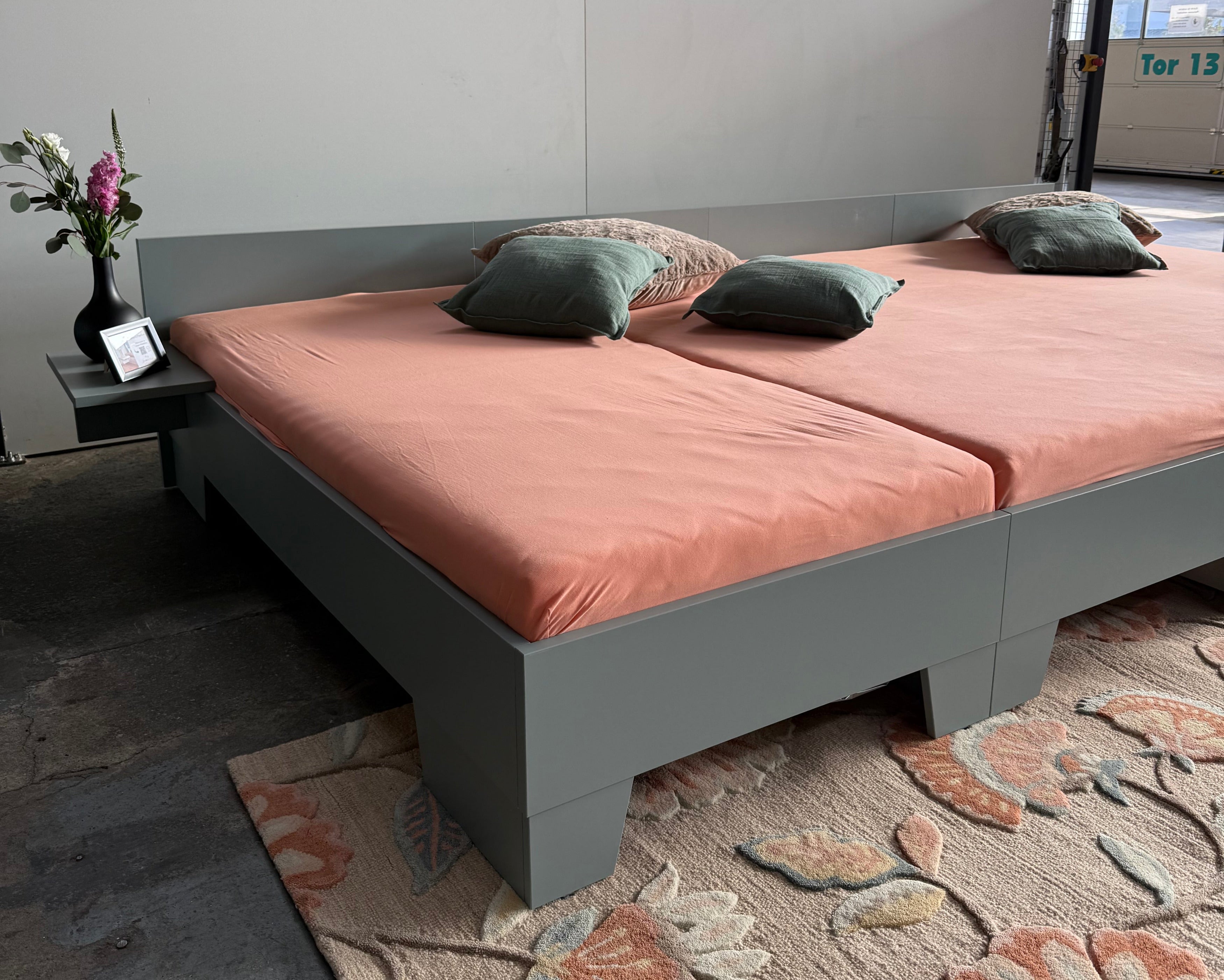 Blaugrünes Malva-Familienbett von Liegewiese in 360x200 cm