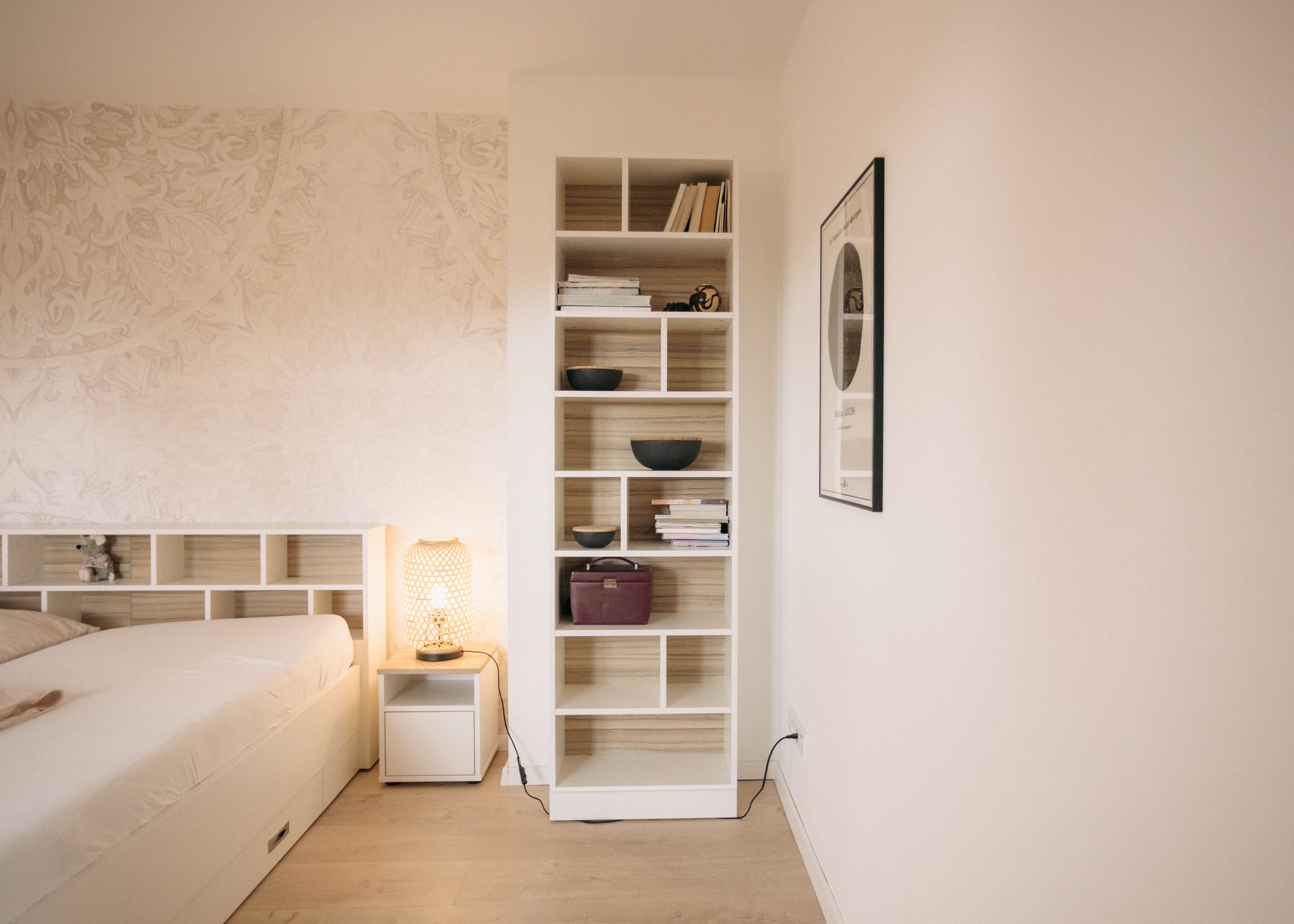 Wandregal für Schlafzimmer passend zum Familienbett in Weiß/ Coco Bolo